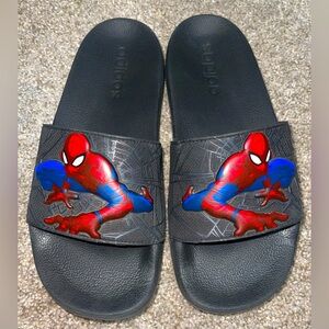 Adidas boys 4 Spider-Man slides black red